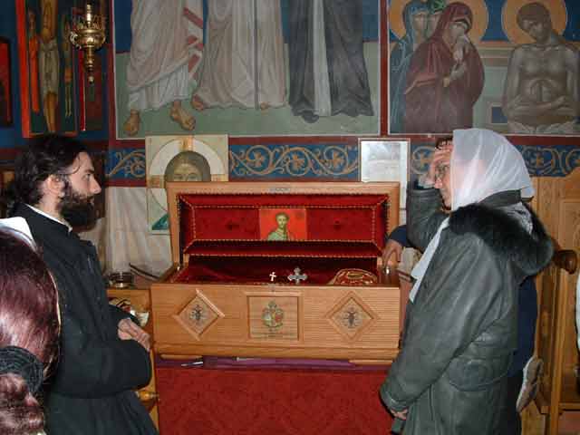 Рака с мощами святого мученика Александра в церкви монастыря.