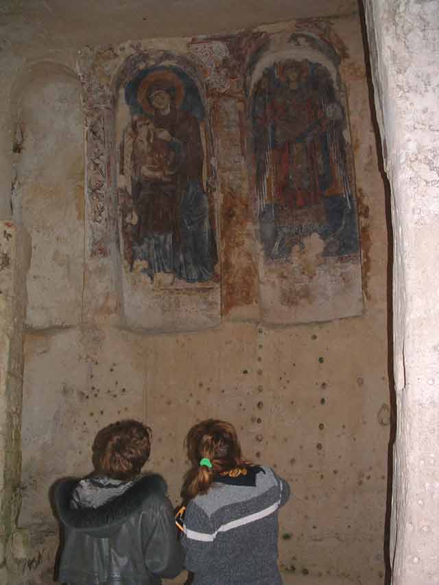Сохранившиеся фрагменты фресок в одной из церквей IXв. в г.Матера.