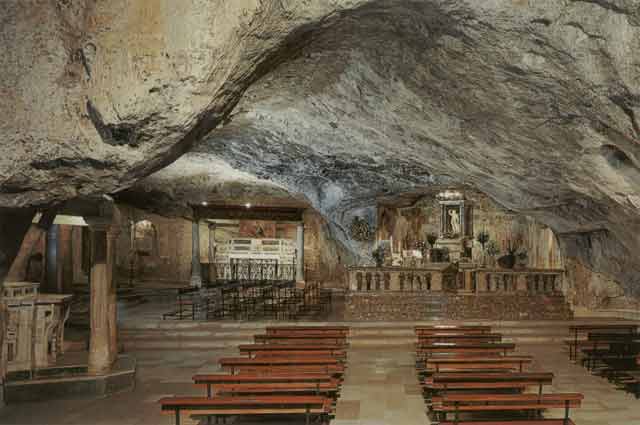 Подземная церковь Архангела Михаила.